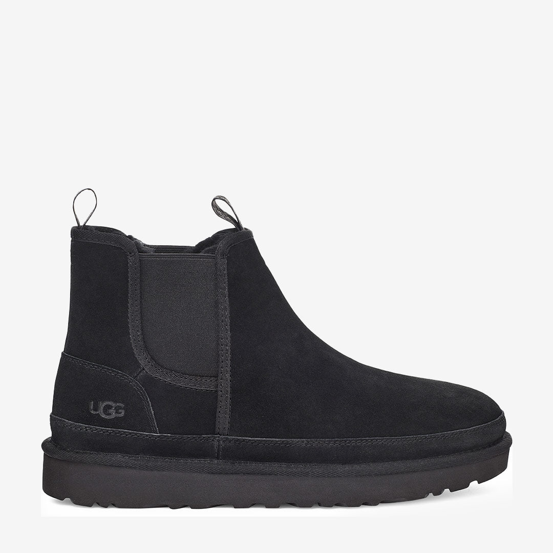 UGG Neumel Chelsea herrsko i mocka med UGGplush™-foder och elastiska detaljer