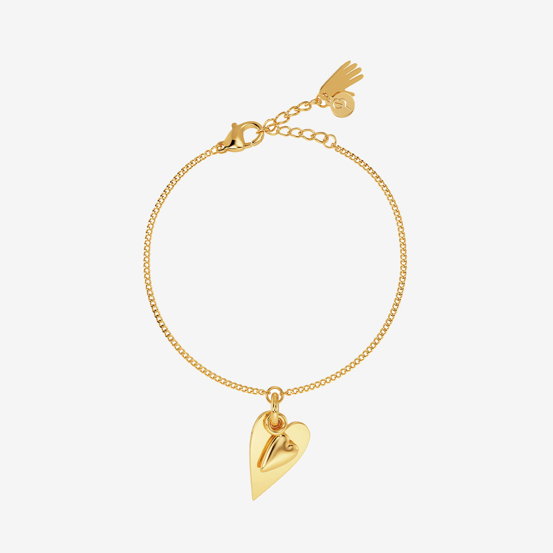 Heart to Heart armband i 14K guldplätering med stort och litet hjärta, justerbar längd 15,5–18,5 cm