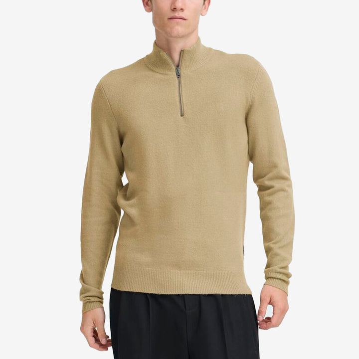 Beige stickad herrtröja CFHEINE i melerad färg med halv dragkedja och hög krage