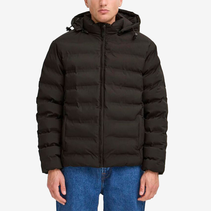 SDMilas jacka i färgen True Black, svart lättviktsjacka för herr i polyester med dragkedja