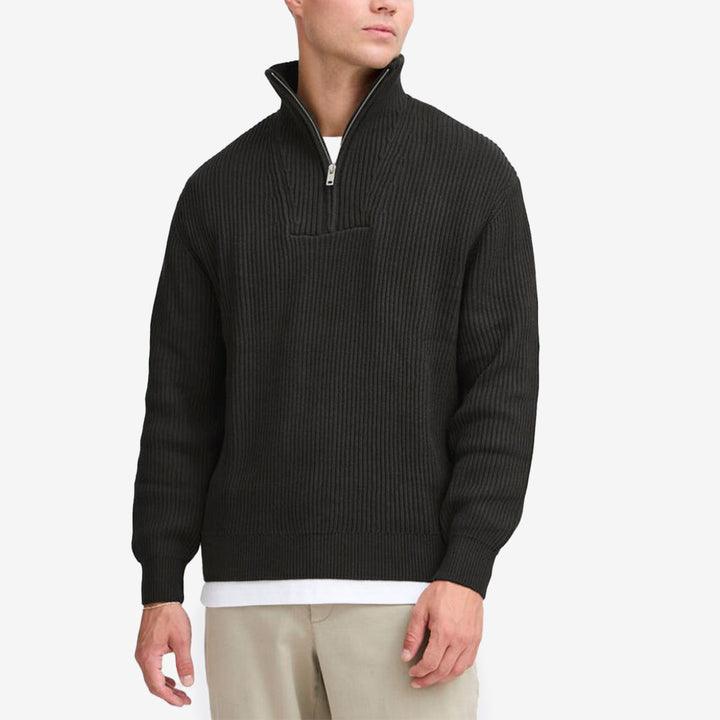 SDNalle half zip herrtröja i färgen True Black, bomullströja med kort dragkedja