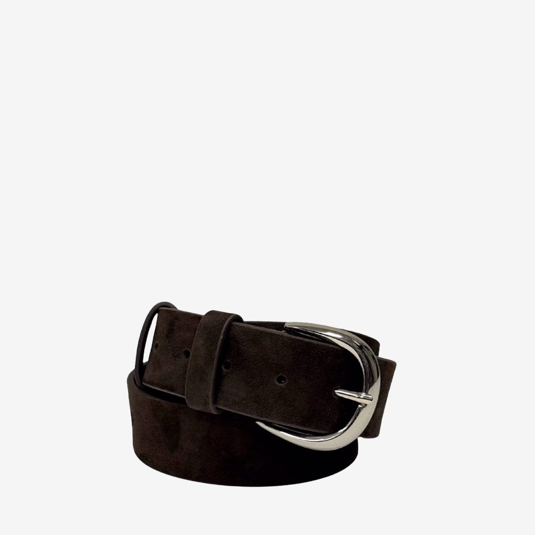 Stirling Belt – brunt läderbälte med silverfärgat spänne
