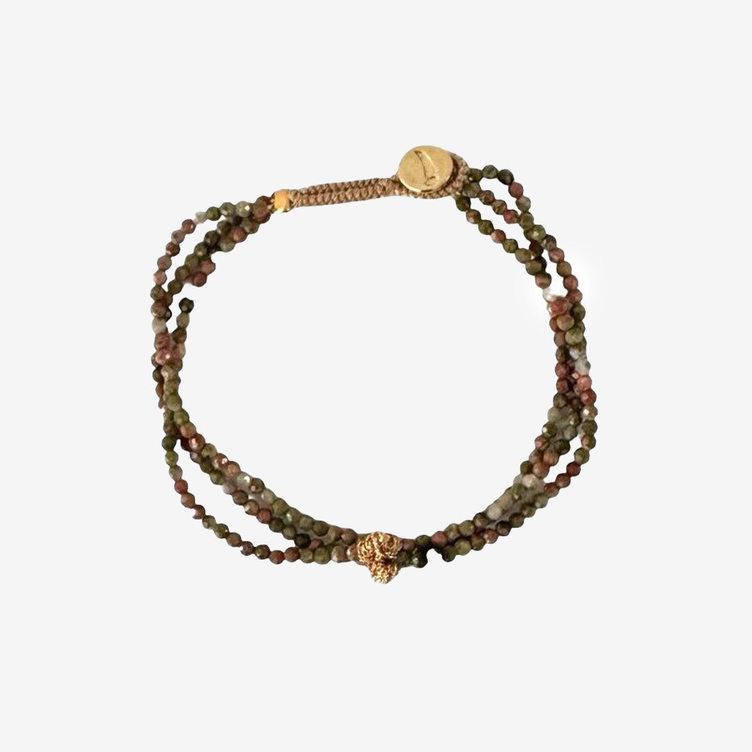 AB12 LULU FRESH UNAKITE armband i multi med tre strängar av unakit och gulddetaljer