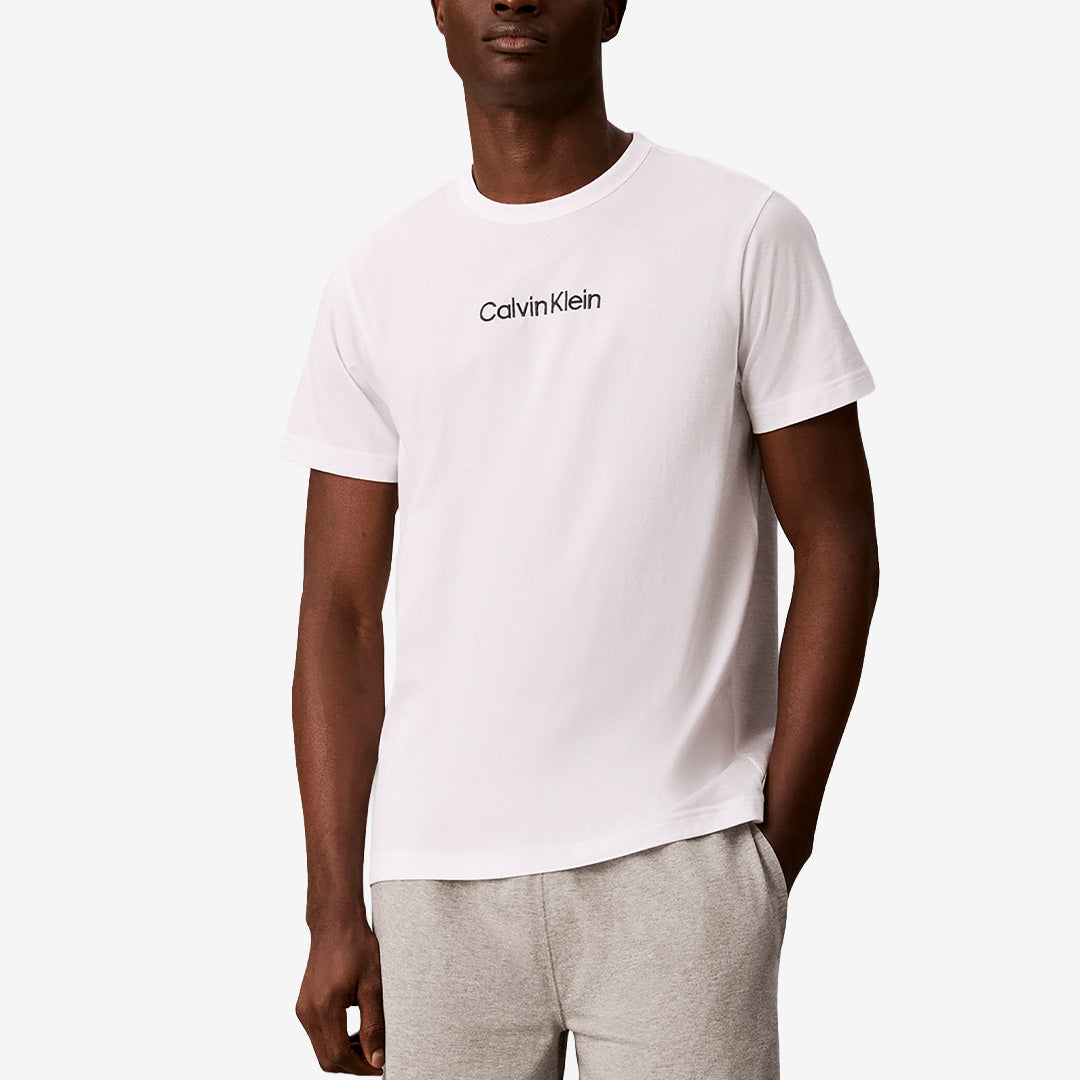 Calvin Klein Crew Neck T-Shirt för herr i vitt med blå detaljer, rund halsringning och mjuk bomullskvalitet.