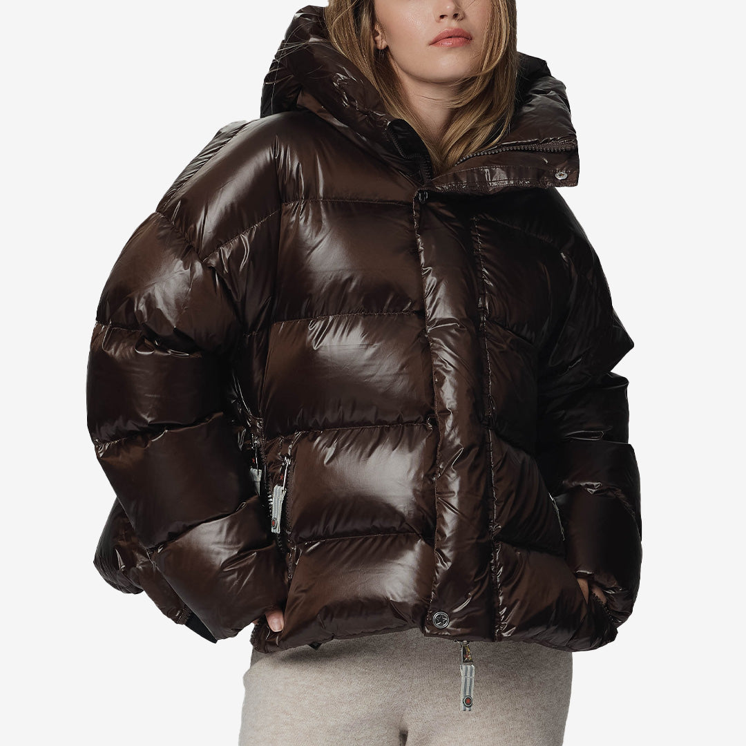 CAYA Ginny Short AW25 kort dunjacka för dam i färgen Coffee från Pondus.eu