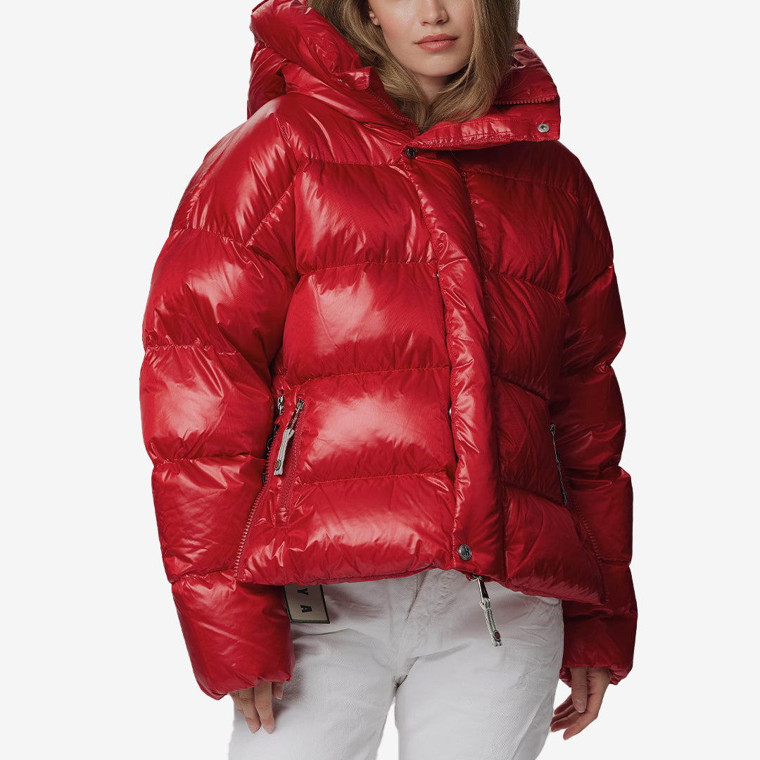 CAYA Ginny Short AW25 kort röd dunjacka för dam från Pondus.eu