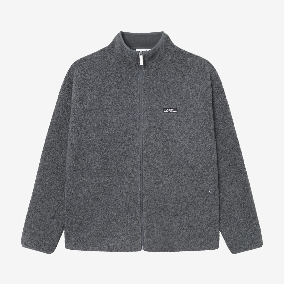 Creed Teddy Jacket från Les Deux i Asphalt – herrjacka med teddystruktur och broderad logotyp
