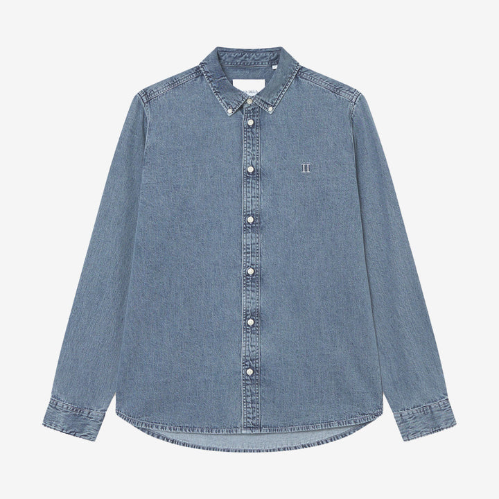 Les Deux Konrad Denim Shirt – herrskjorta i ljus indigodenim med avslappnad stil

