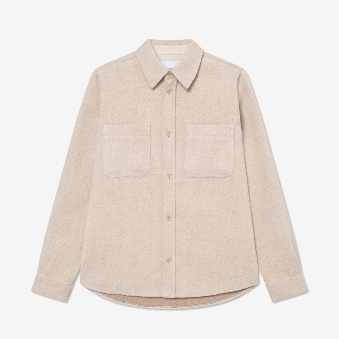 Les Deux Lennon Bouclé Overshirt i Ivory – herrskjorta i strukturerad bouclé med bröstfickor

