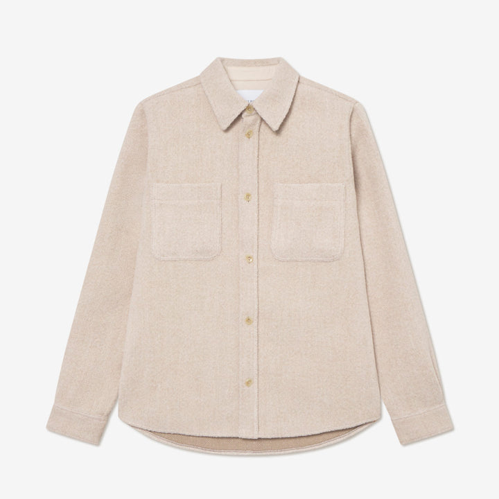 Les Deux Lennon Bouclé Overshirt i Ivory – herrskjorta i strukturerad bouclé med bröstfickor

