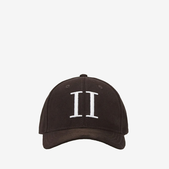 Encore Suede Baseball Cap i Turkish Coffee Brown i fuskmocka med 3D-broderad logotyp och justerbar snapback