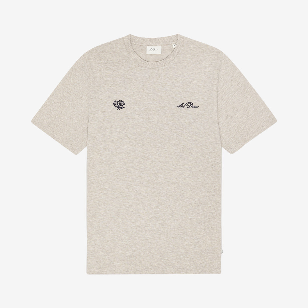 Les Deux Deux T-shirt i Light Sand Melange tillverkad i ekologisk bomull med klassisk passform och stilren design.