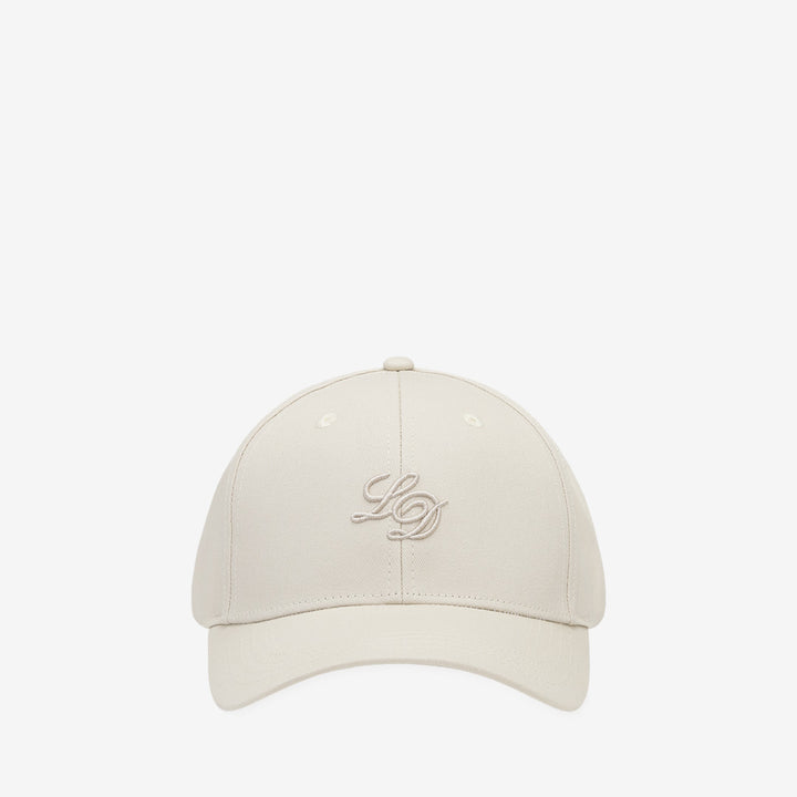 Les Deux LD Tonal Baseball Cap i Ivory med ton-i-ton-broderad logotyp, tillverkad i ekologisk bomull.