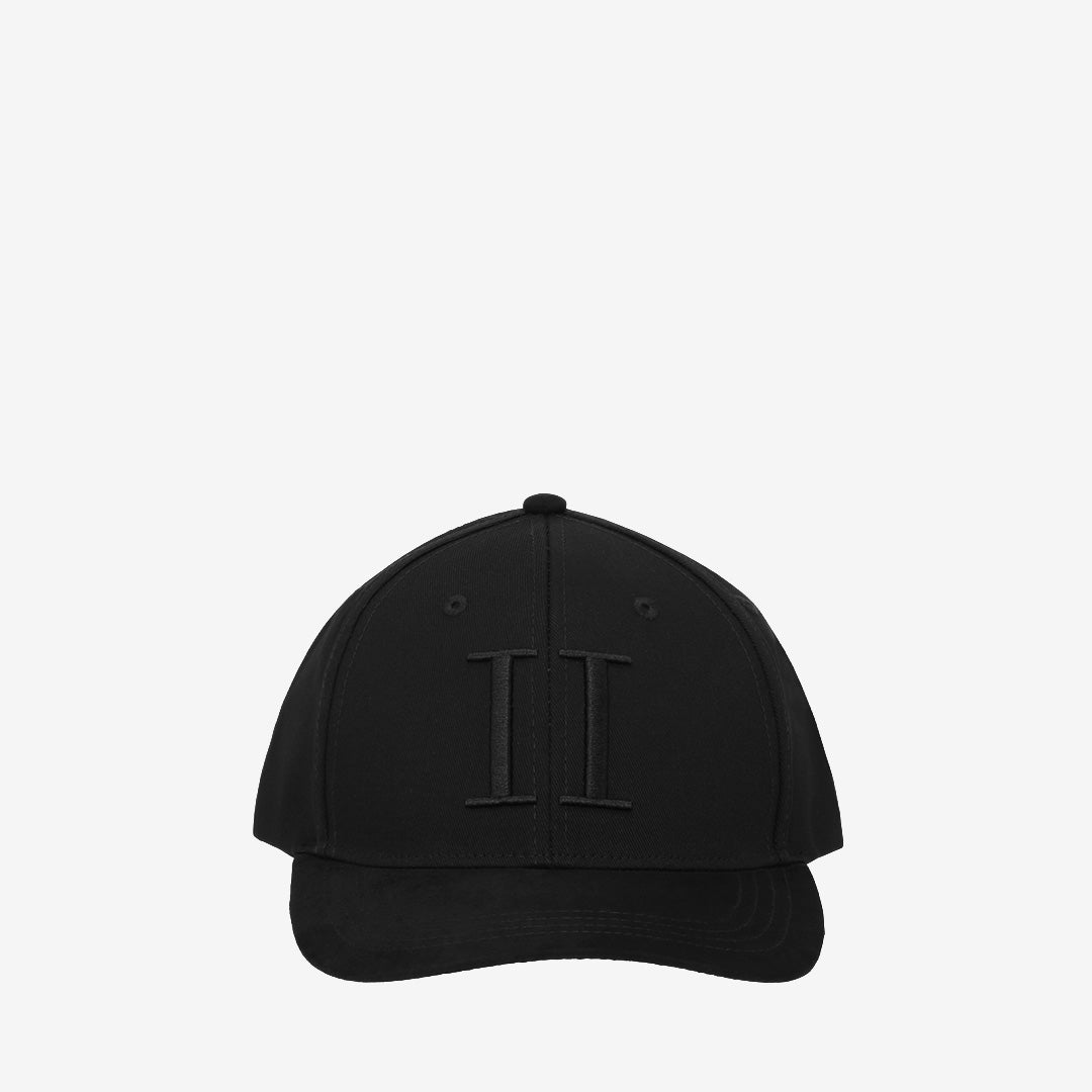 Les Deux Core Baseball Cap Suede i Black med broderad logotyp och mockaliknande yta i bomull.