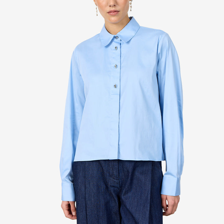 Ljusblå skjorta LR-ISLA SOLID 136 med rak passform och dekorativa knappar