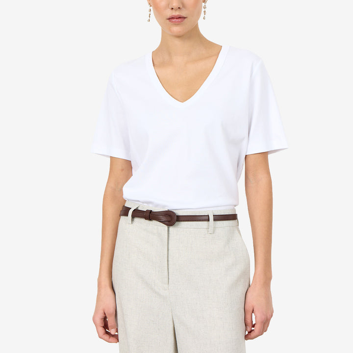 LR-PALOMA 2 T-shirt i färgen White i ekologisk bomull med V-ringning och korta ärmar