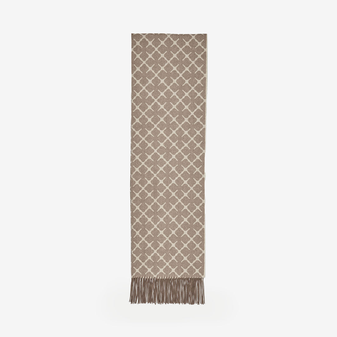 By Malene Birger Ortega halsduk i färgen Fossil med Signature Flower-mönster 101972