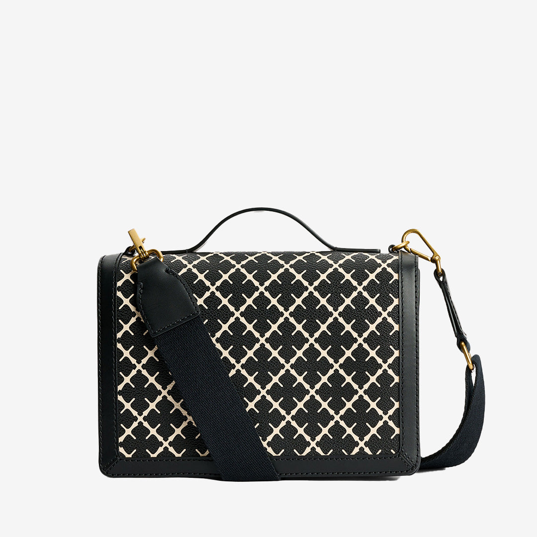 Loenna-väska i färgen Black tillverkad i 100% polyvinylklorid med stilren design.