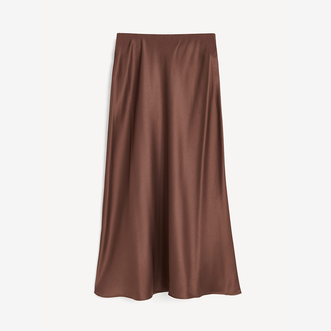 By Malene Birger Boshan satinkjol i brunt (Carafe) med A-linjeform och elegant glans

