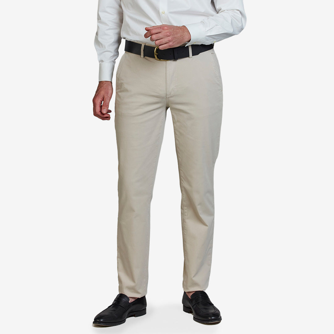 Beige chinos-byxa med stretch och följsam passform