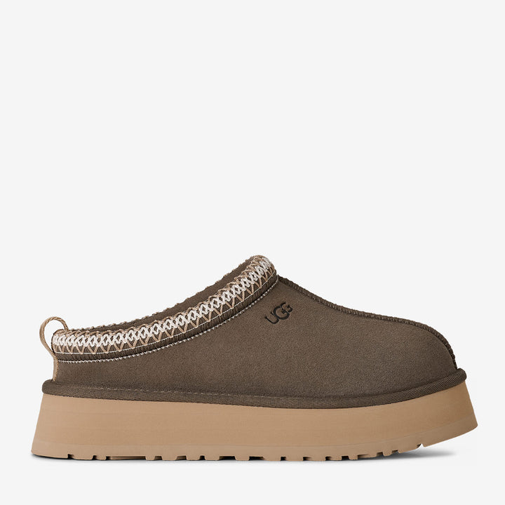 Tazz II tofflor från UGG för dam i färgen Dried Oregano med platåsula och mockaovandel.