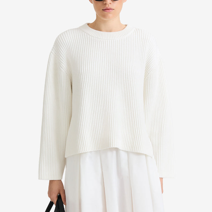 Stylein Abella vit stickad tröja i ekologisk bomull för dam