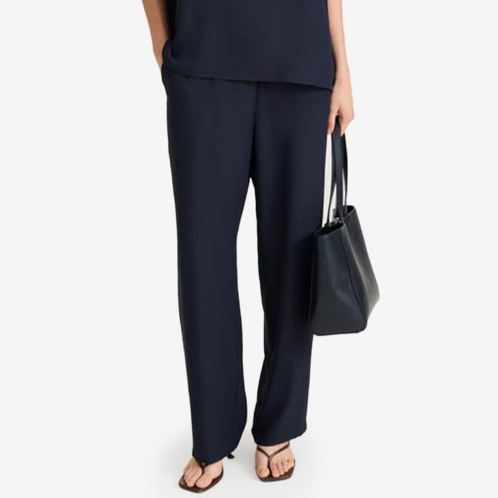 Stylein Meike Trousers – mörkblå byxor i matt crepe med dragsko och rak passform