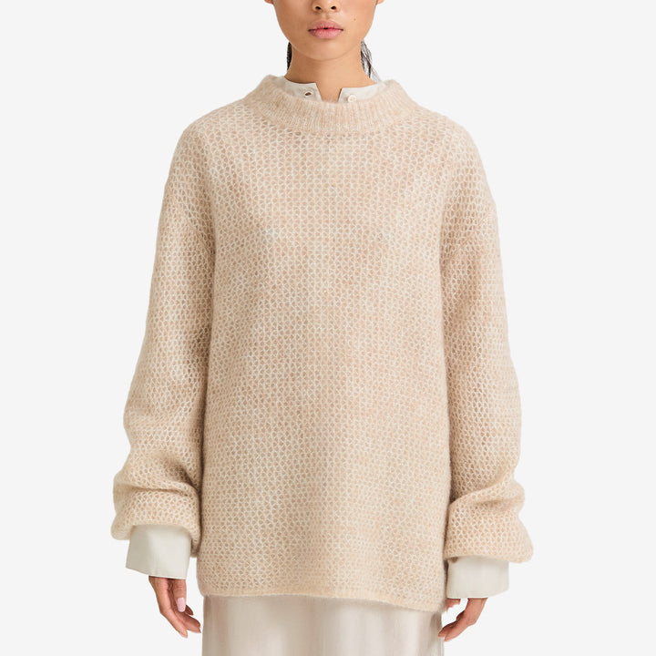 Stylein Nella Sweater – oysterfärgad stickad tröja i mohairblandning med ballongärmar