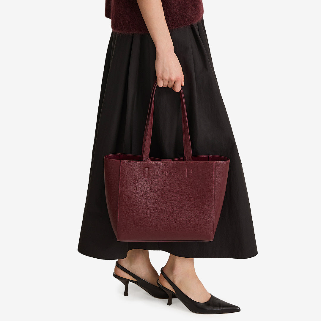Stylein Yacht Bag Mini Burgundy axelväska i polyuretan med justerbar axelrem