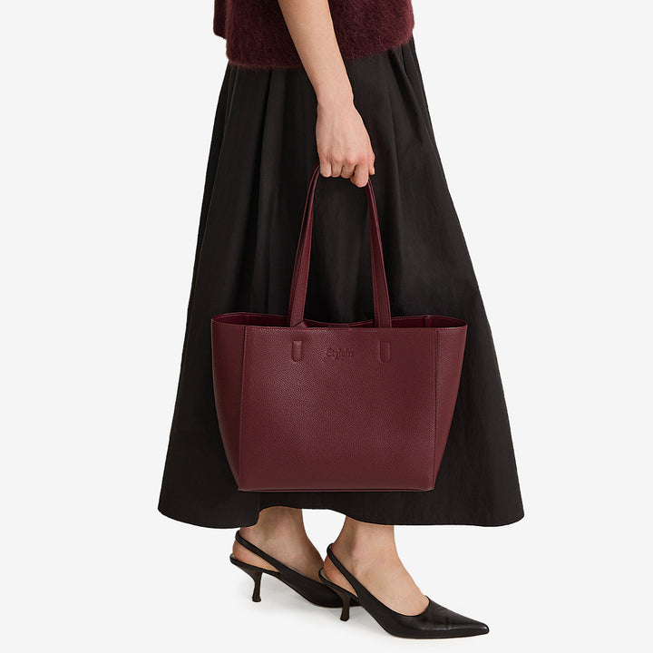 Stylein Yacht Bag Mini Burgundy axelväska i polyuretan med justerbar axelrem