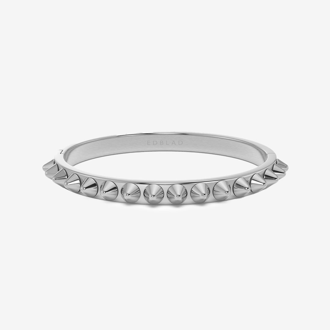 Peak bangle armband i blankt rostfritt stål med nitar och öppningsbar design