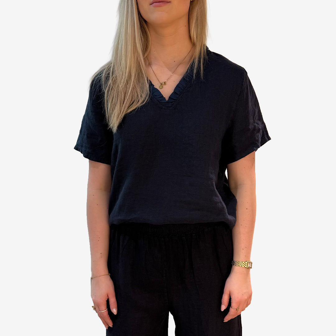1267 topp linne volang i 100% lin i navy med v-ringning för dam