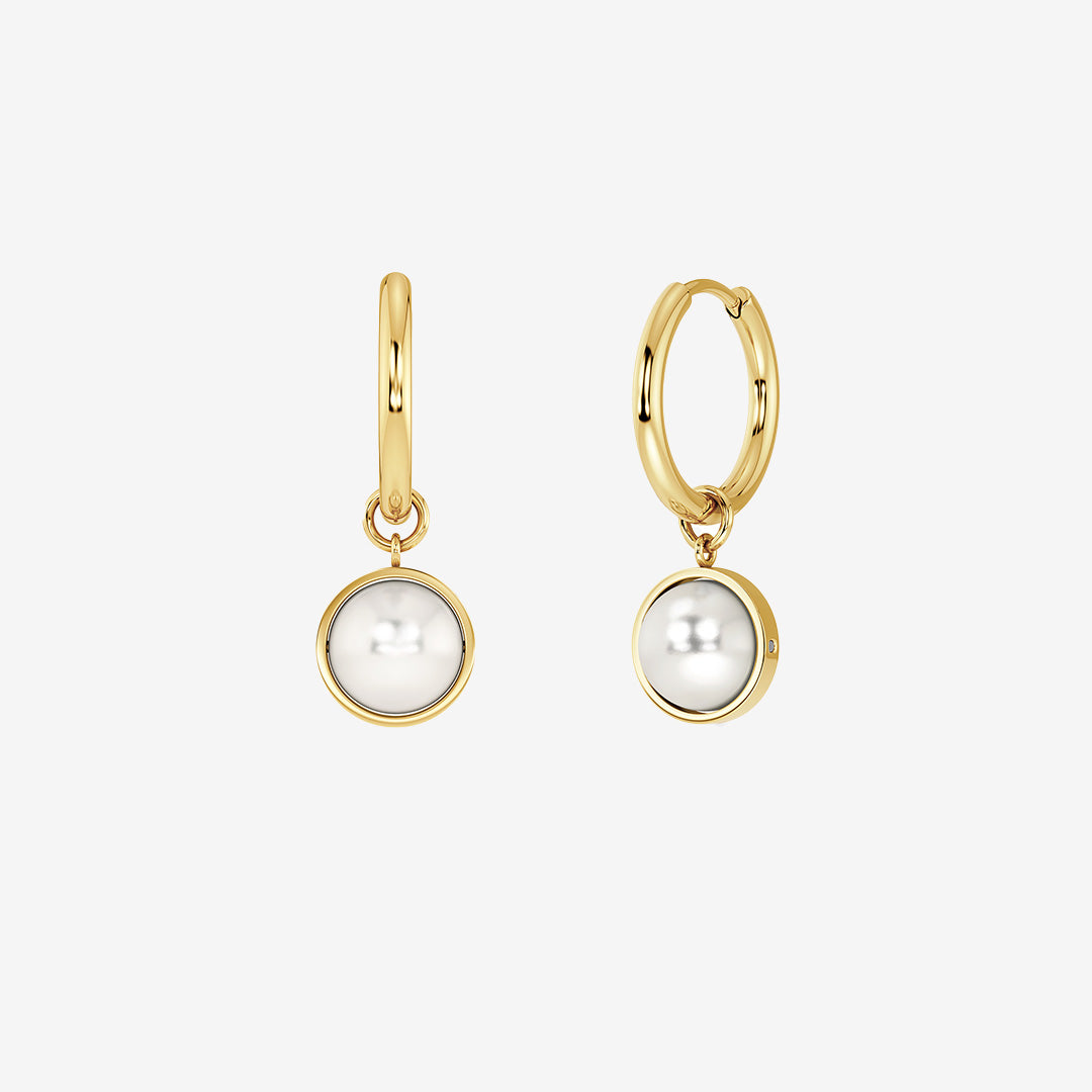 Gabrielle hoops i blank 14K guldplätering med avtagbar pärla och modern design