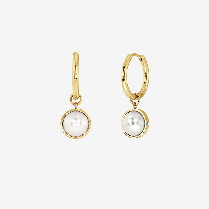 Gabrielle hoops i blank 14K guldplätering med avtagbar pärla och modern design