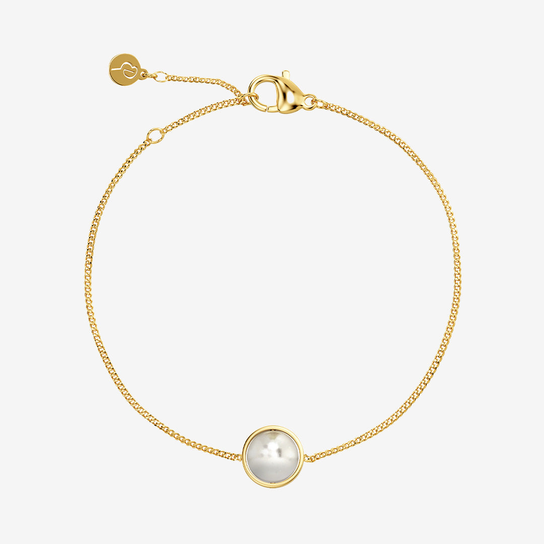 Gabrielle armband i blank 14K guldplätering med kedja och fast pärlemorpärla