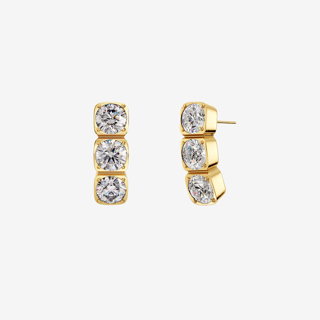 Gemma studs triple gold – små örhängen med kubisk zirkonia och 14K guldplätering