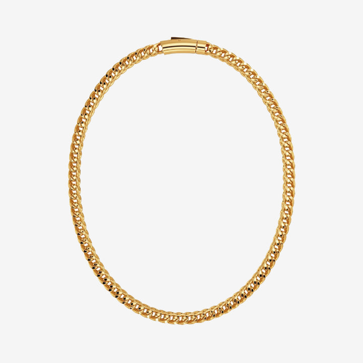 Spiga Chain Necklace Gold, guldpläterat halsband i rostfritt stål med kraftig kedja och böjt spänne