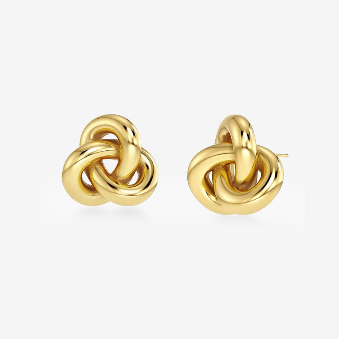 Edblad Infinity Knot Studs L Gold – stora guldfärgade örhängen med oändlighetsknut