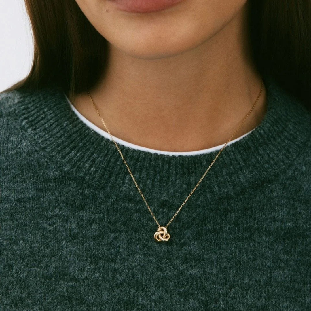 Edblad Infinity Knot Necklace S Gold – Guldfärgat halsband med liten ...