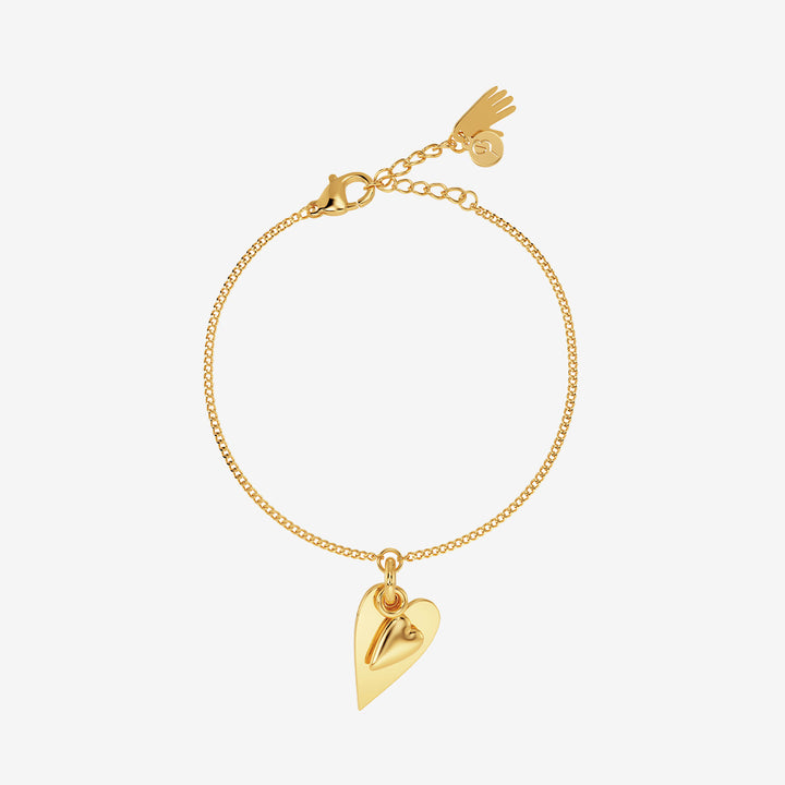 Heart to Heart armband i 14K guldplätering med stort och litet hjärta, justerbar längd 15,5–18,5 cm