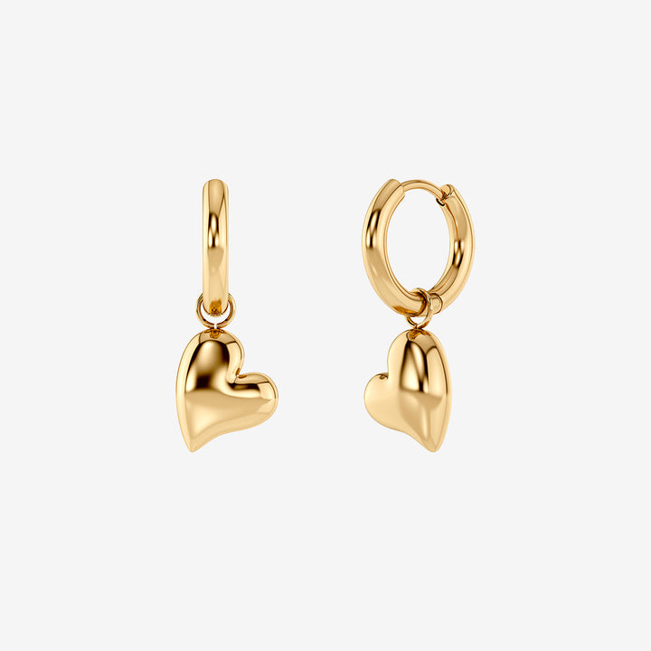 Amorina Hoops örhängen i 14K guldplätering med avtagbar hjärtcharm i mjuk hjärtform