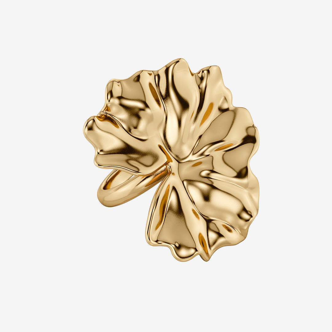 Gerana Ring Gold ring i guldpläterat rostfritt stål med stiliserat blomblad