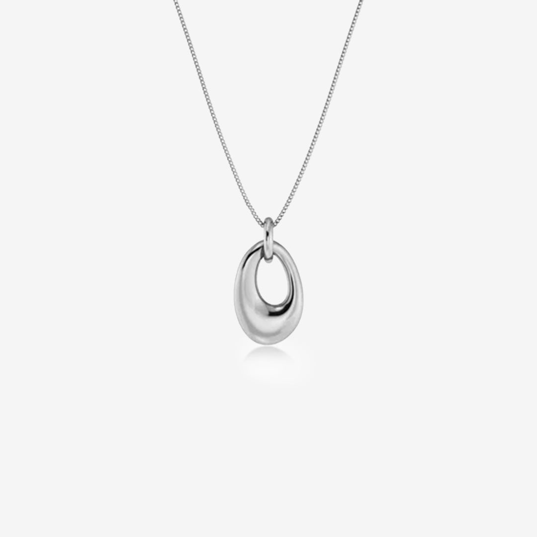 Halsband i rostfritt stål med asymmetriskt skulpturalt hänge och fasettslipad ankarkedja