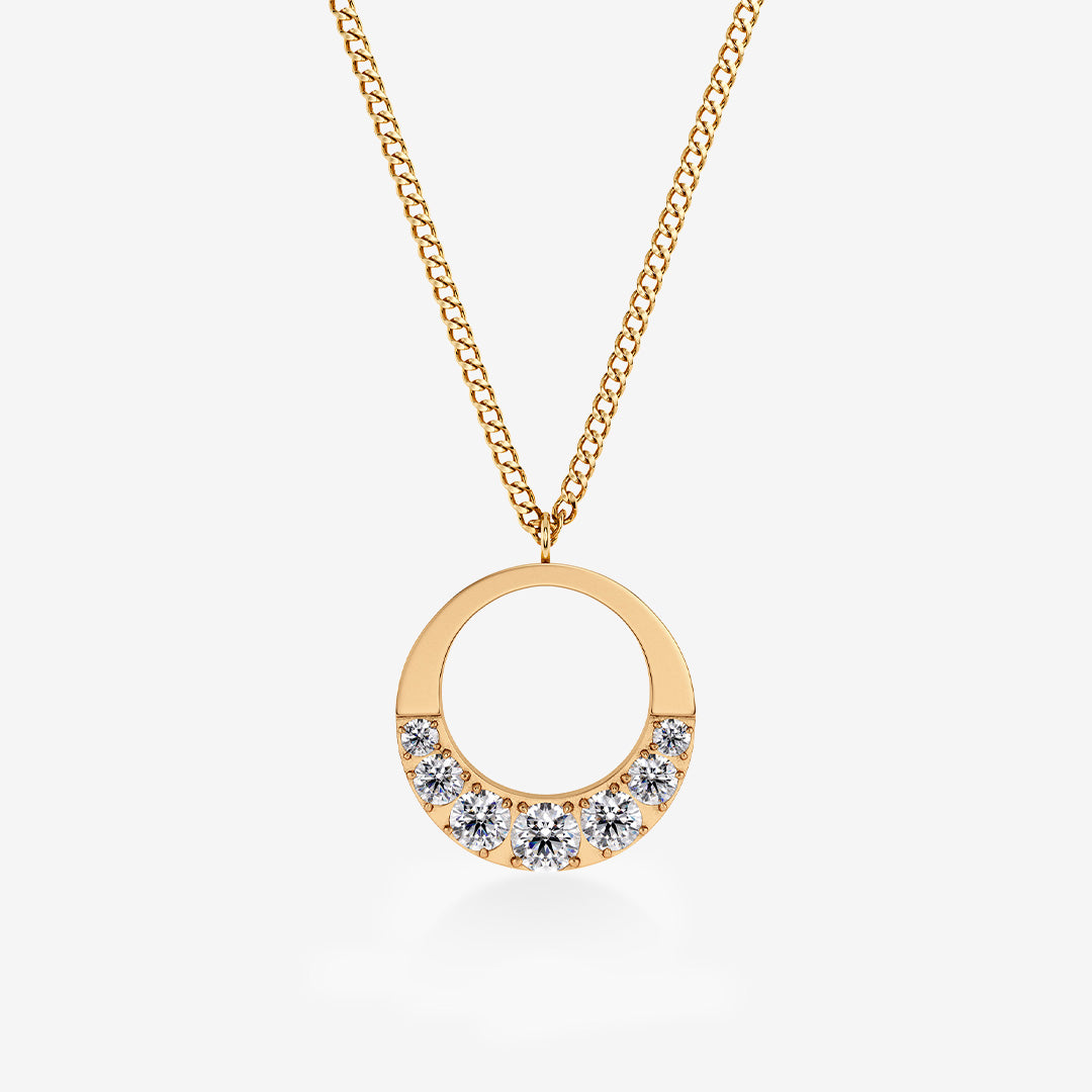 Halsband i guldpläterat rostfritt stål med hänge och glittrande stenar – Monarch