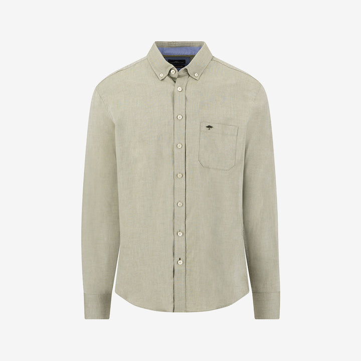 Fynch Hatton Washed Oxford Solid B.D. skjorta i Moss med klassisk button down-krage och tvättad bomullskvalitet.
