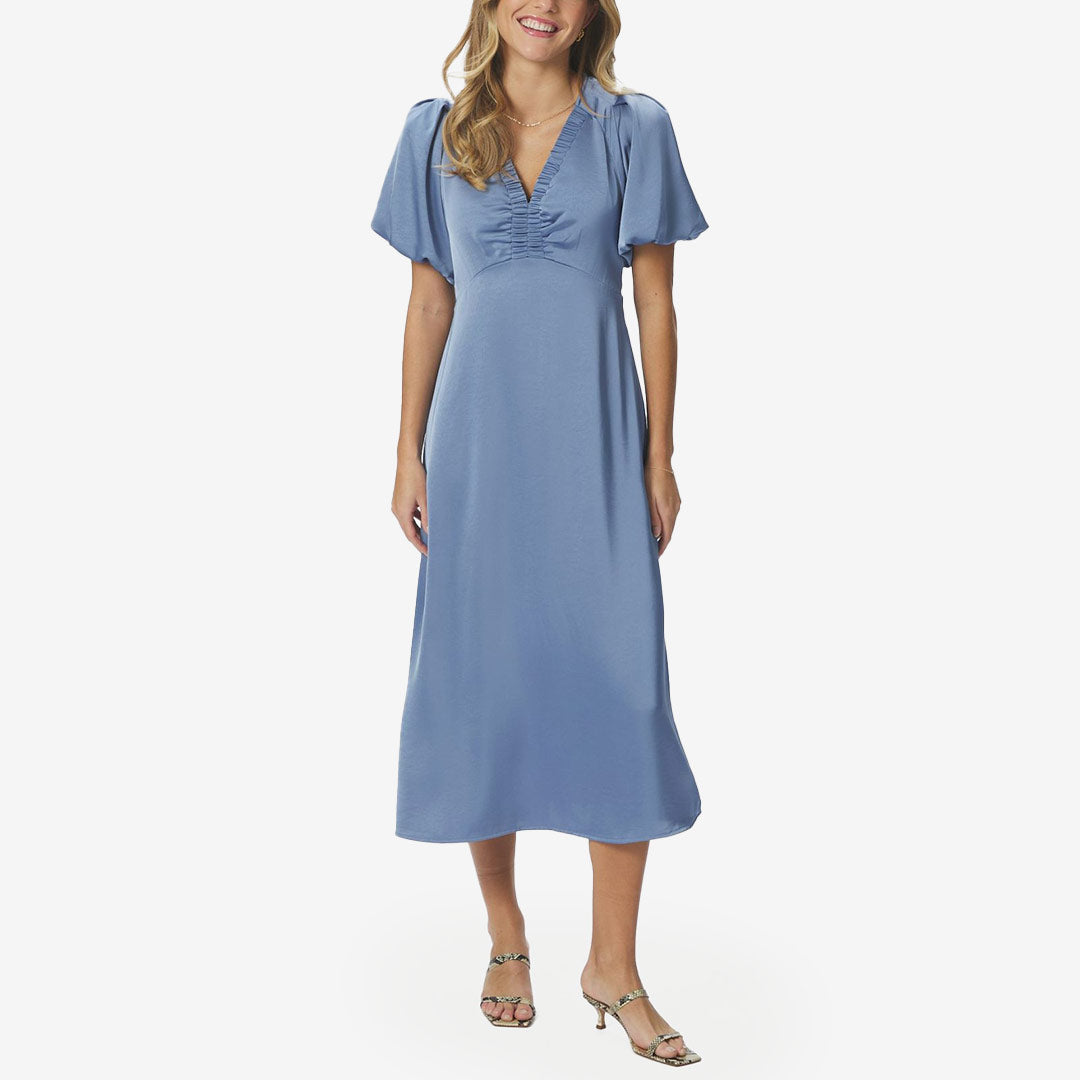 Neo Noir satin maxiklänning smoke blue för dam med v-ringning