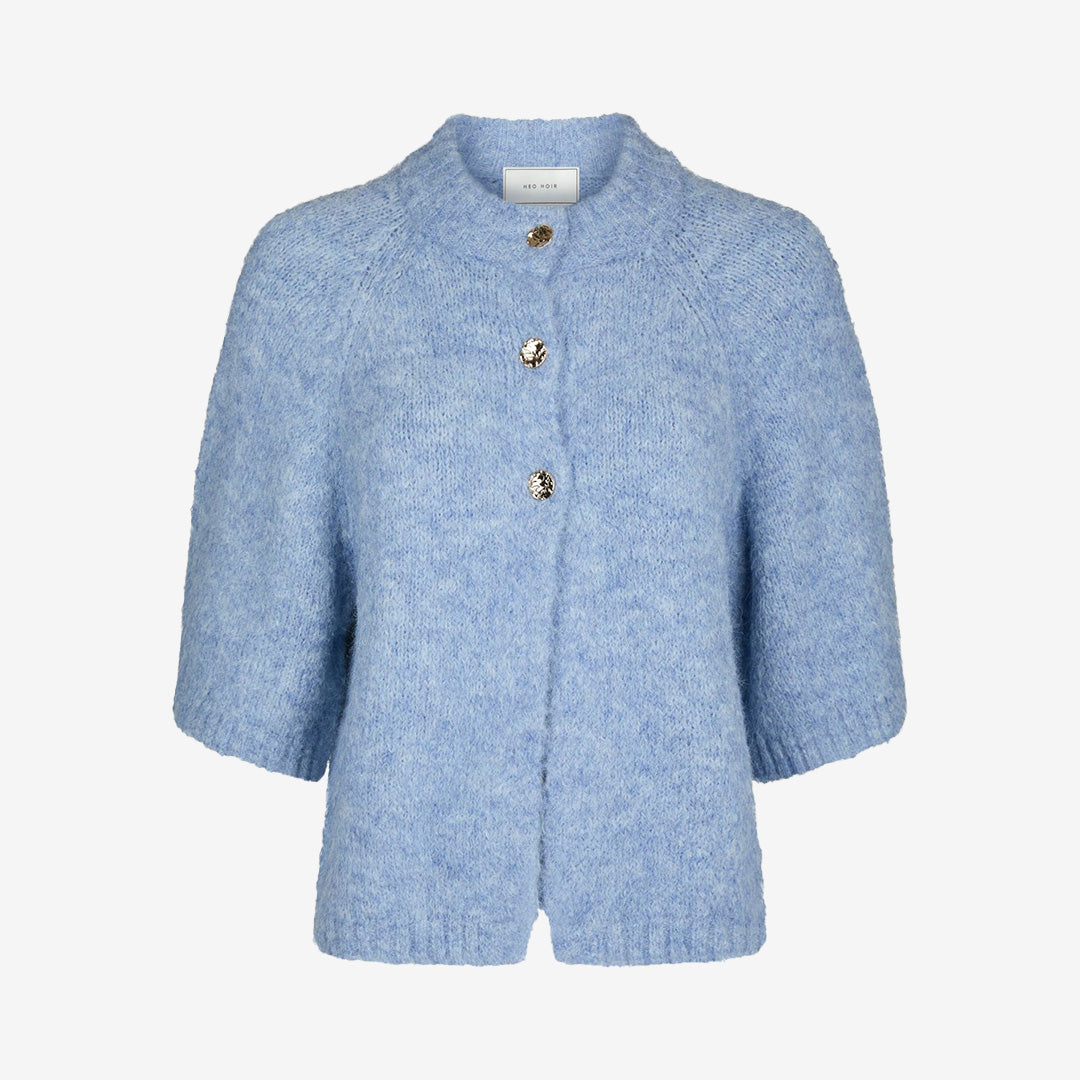 Dusty blue stickad kofta med volym i ärmarna och dekorativa knappar