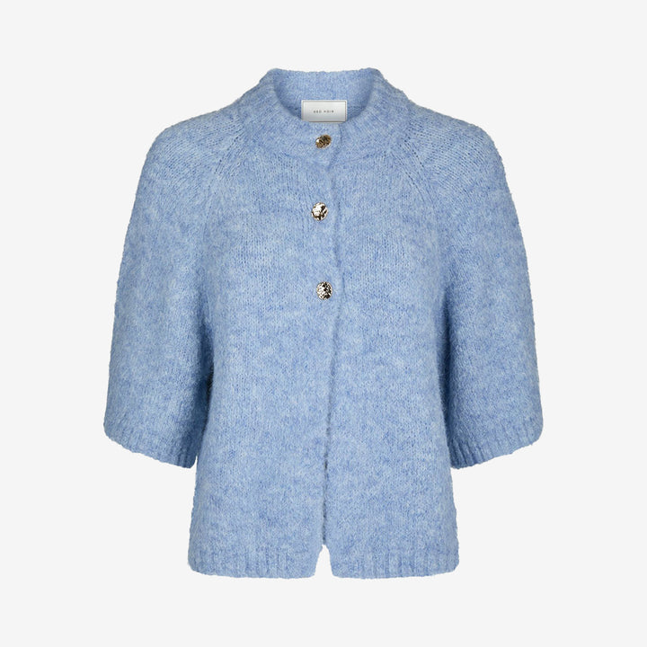Dusty blue stickad kofta med volym i ärmarna och dekorativa knappar
