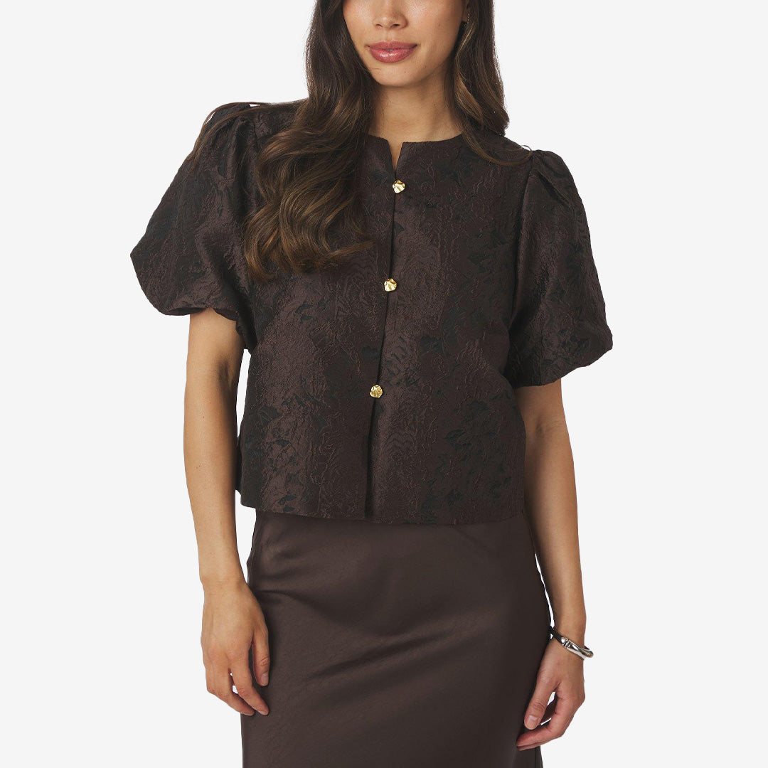 Mörkbrun blus med brokadmönster och bekväm stretch – Aisa Brocade Blouse