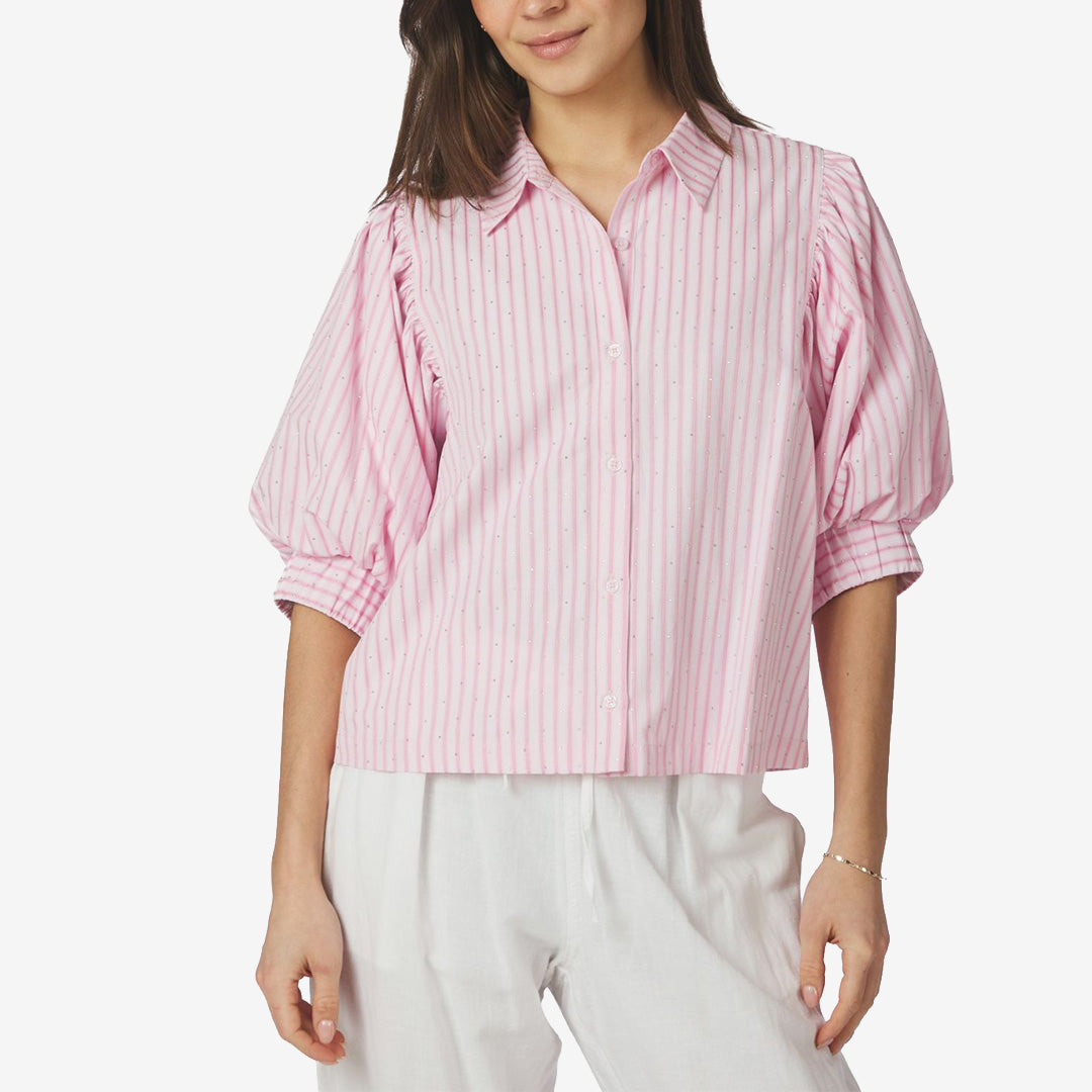 Neo Noir Etta Soft Stripe Stone Shirt i ljusrosa med randigt mönster, puffärmar och knäppning framtill för dam